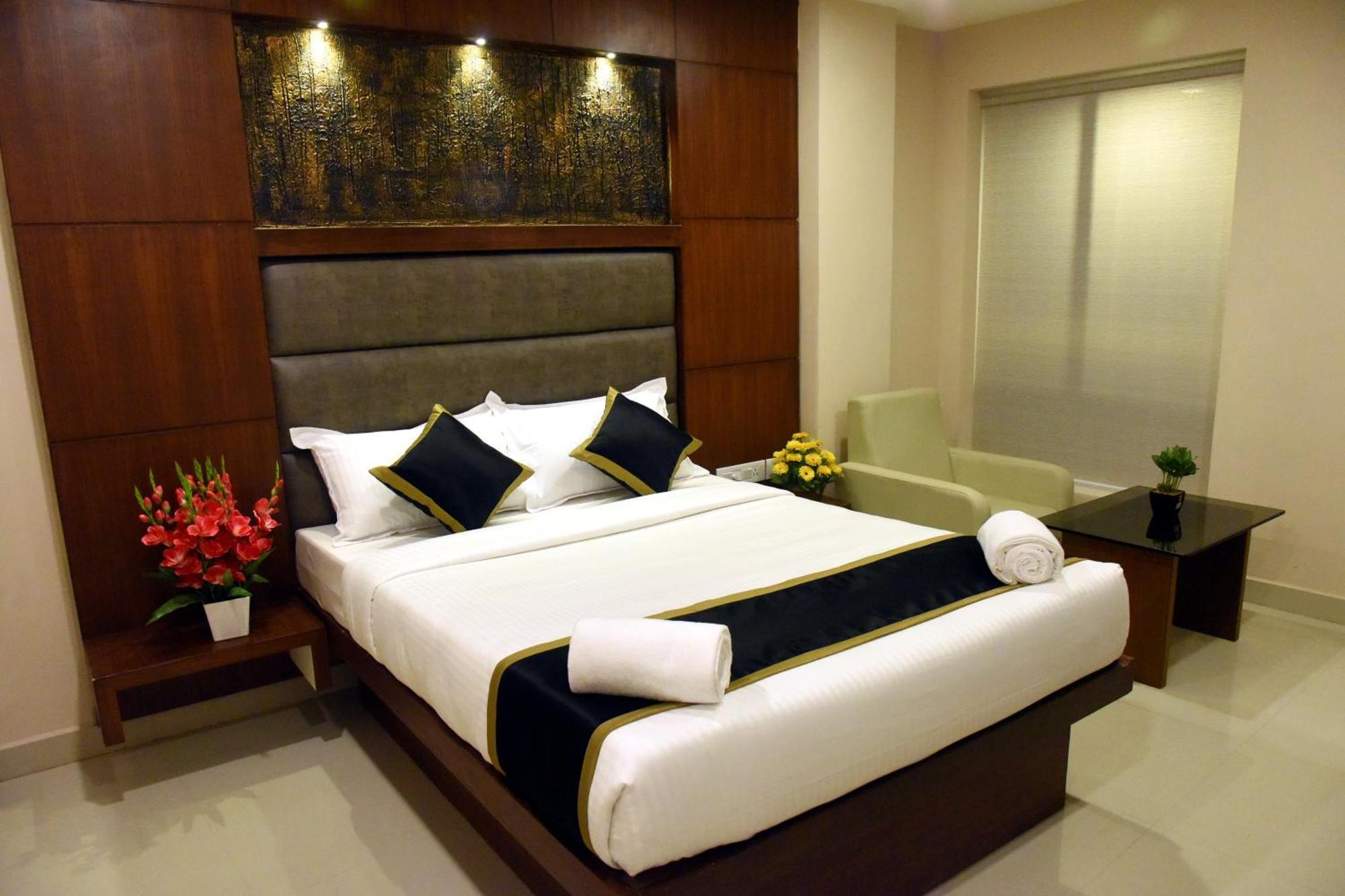 Hotel The Hydel Park - Business Class - Near Railway Station 2*