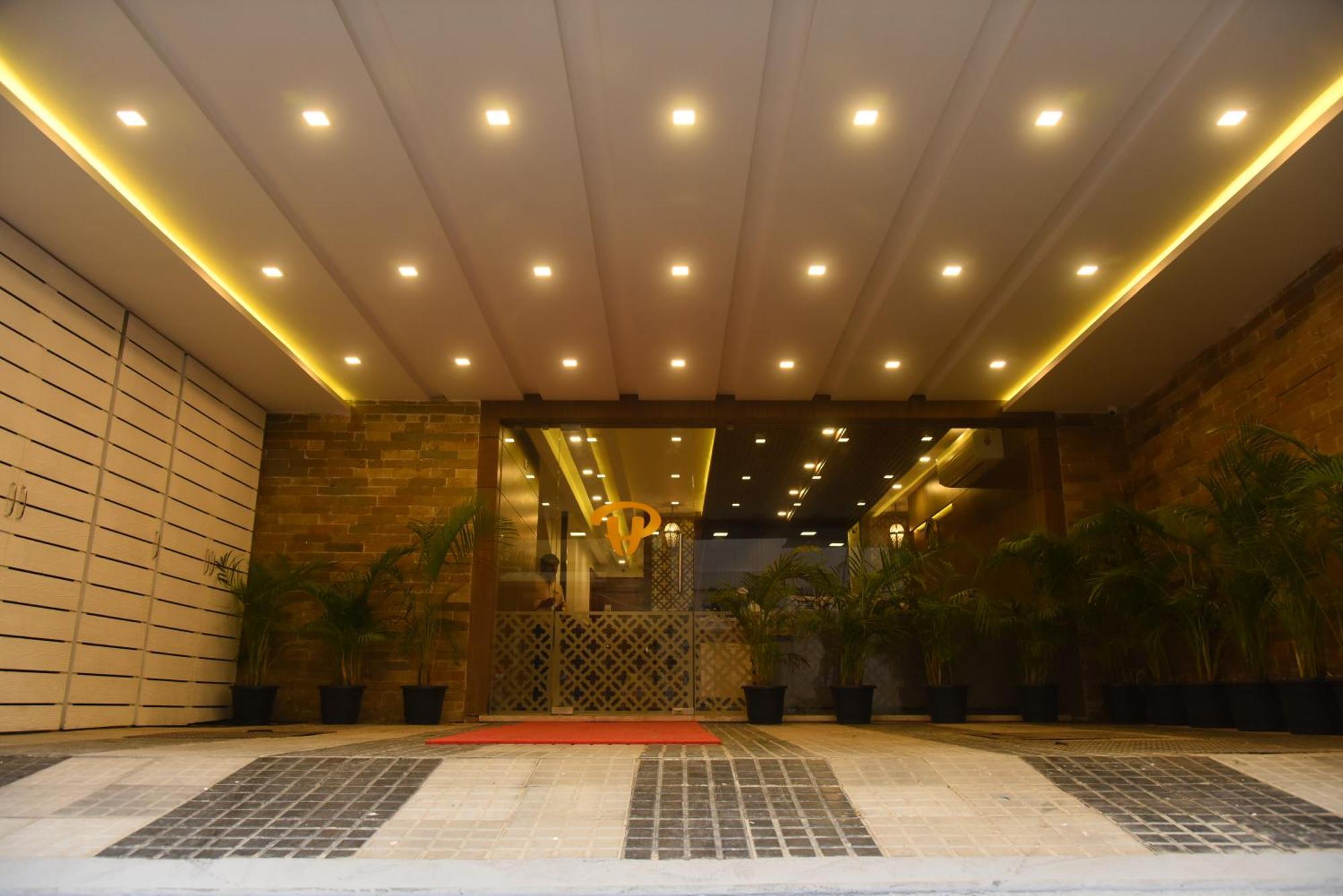 Hotel The Hydel Park - Business Class - Near Railway Station 2*