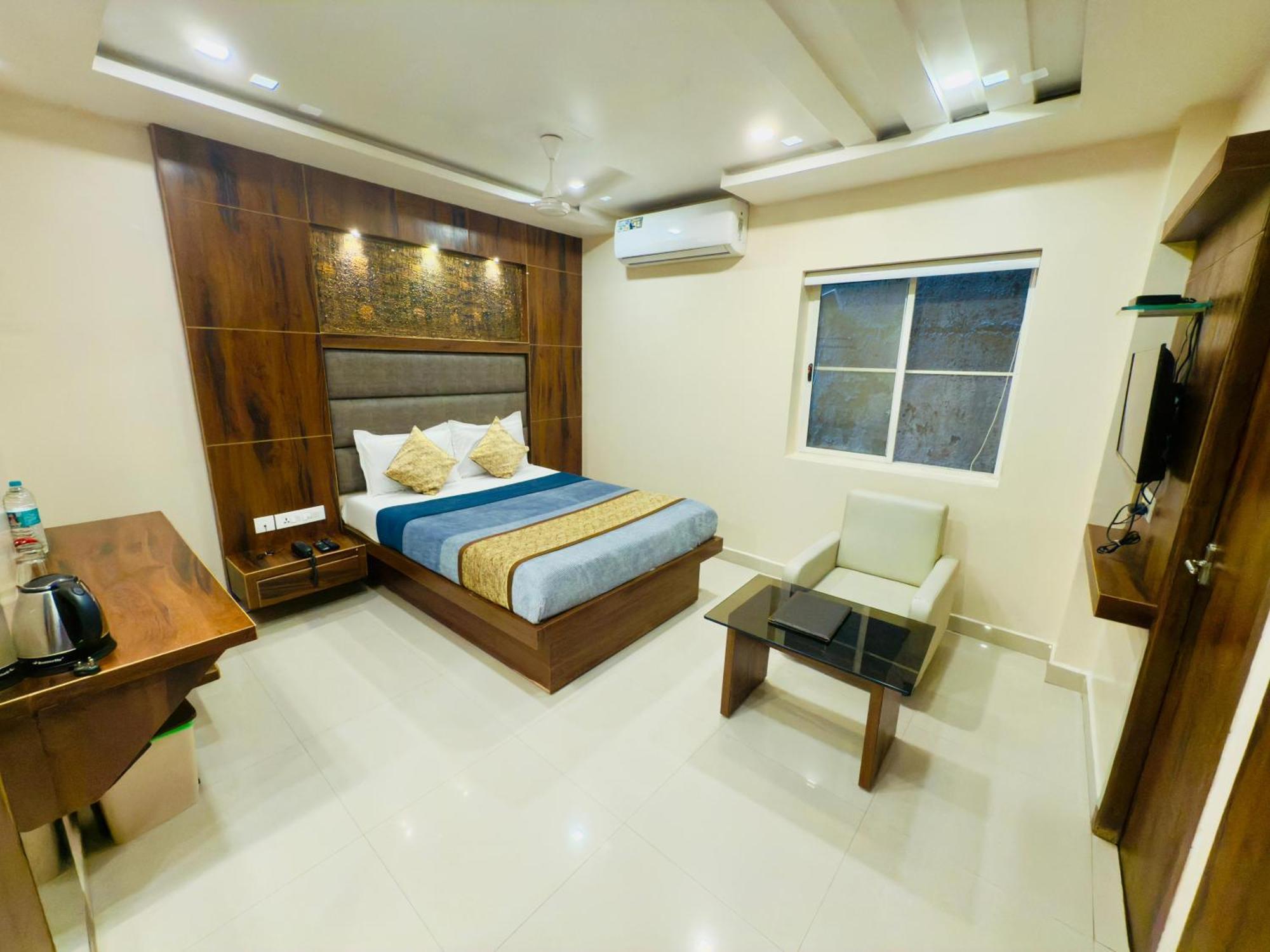 Hotel The Hydel Park - Business Class - Near Railway Station 2*