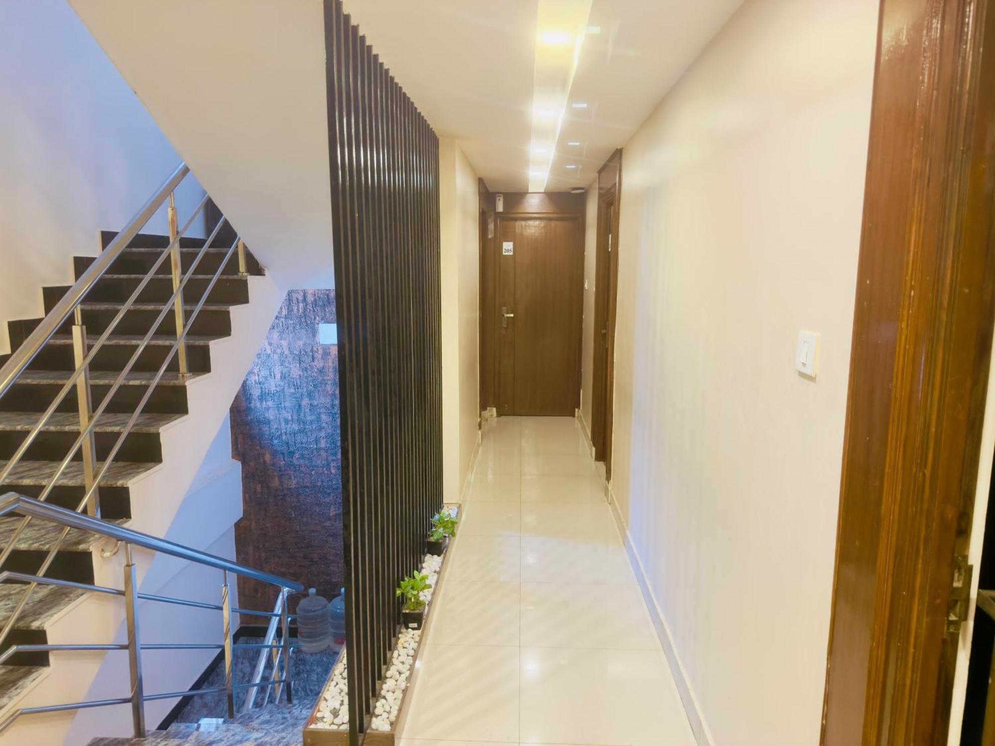 The Hydel Park - Business Class - Near Railway Station Hotel