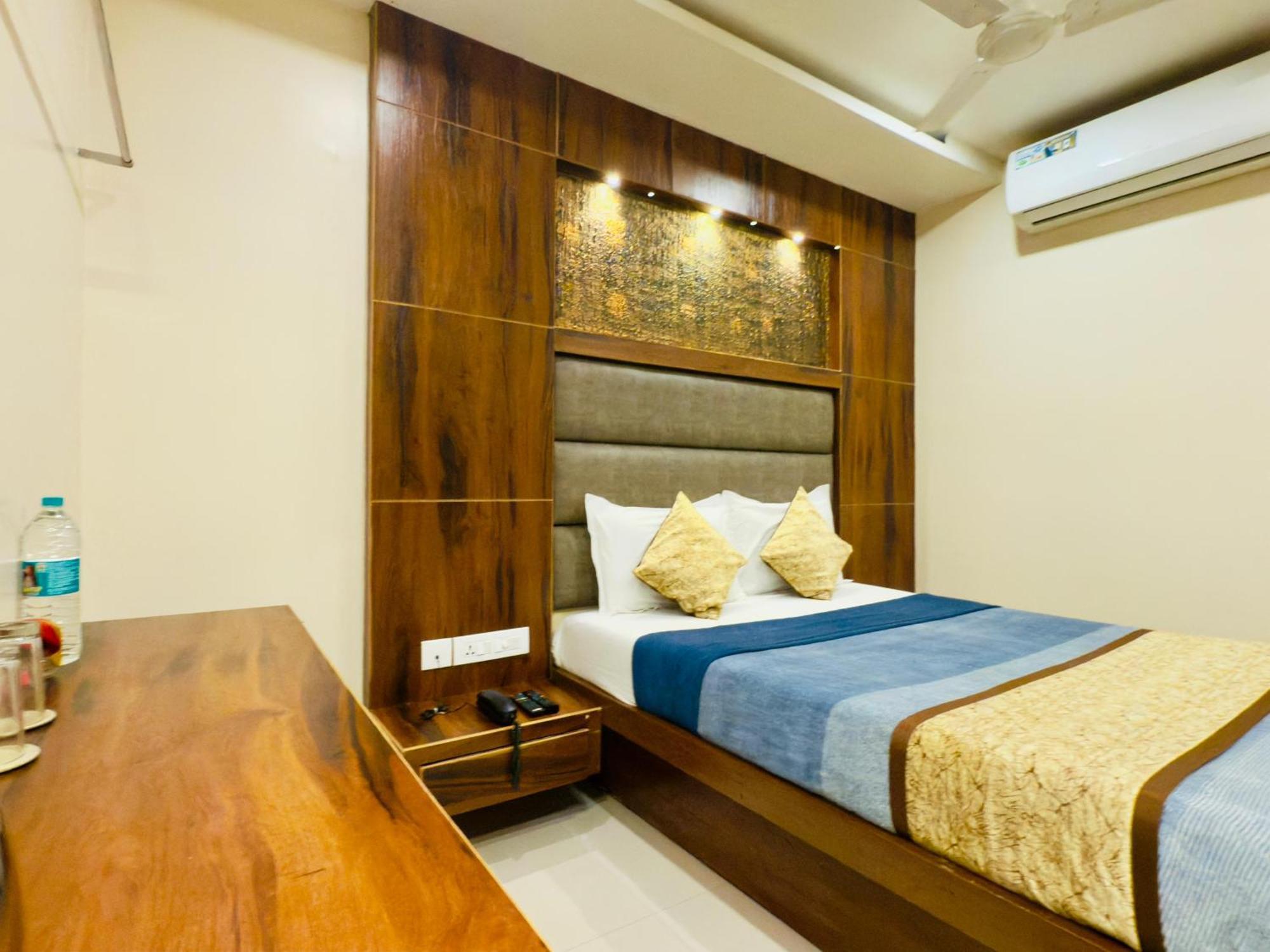 Hotel The Hydel Park - Business Class - Near Railway Station