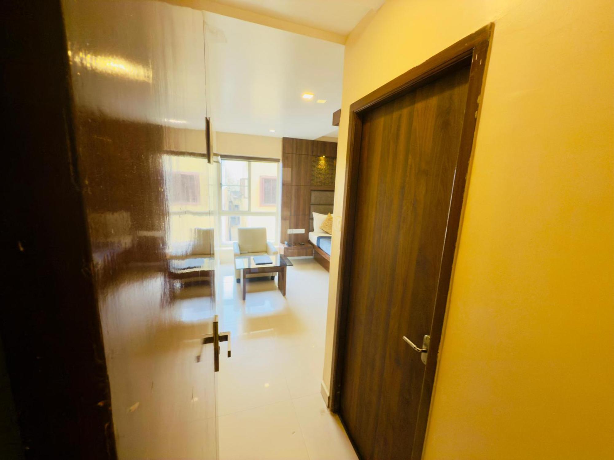 The Hydel Park - Business Class - Near Railway Station 2*