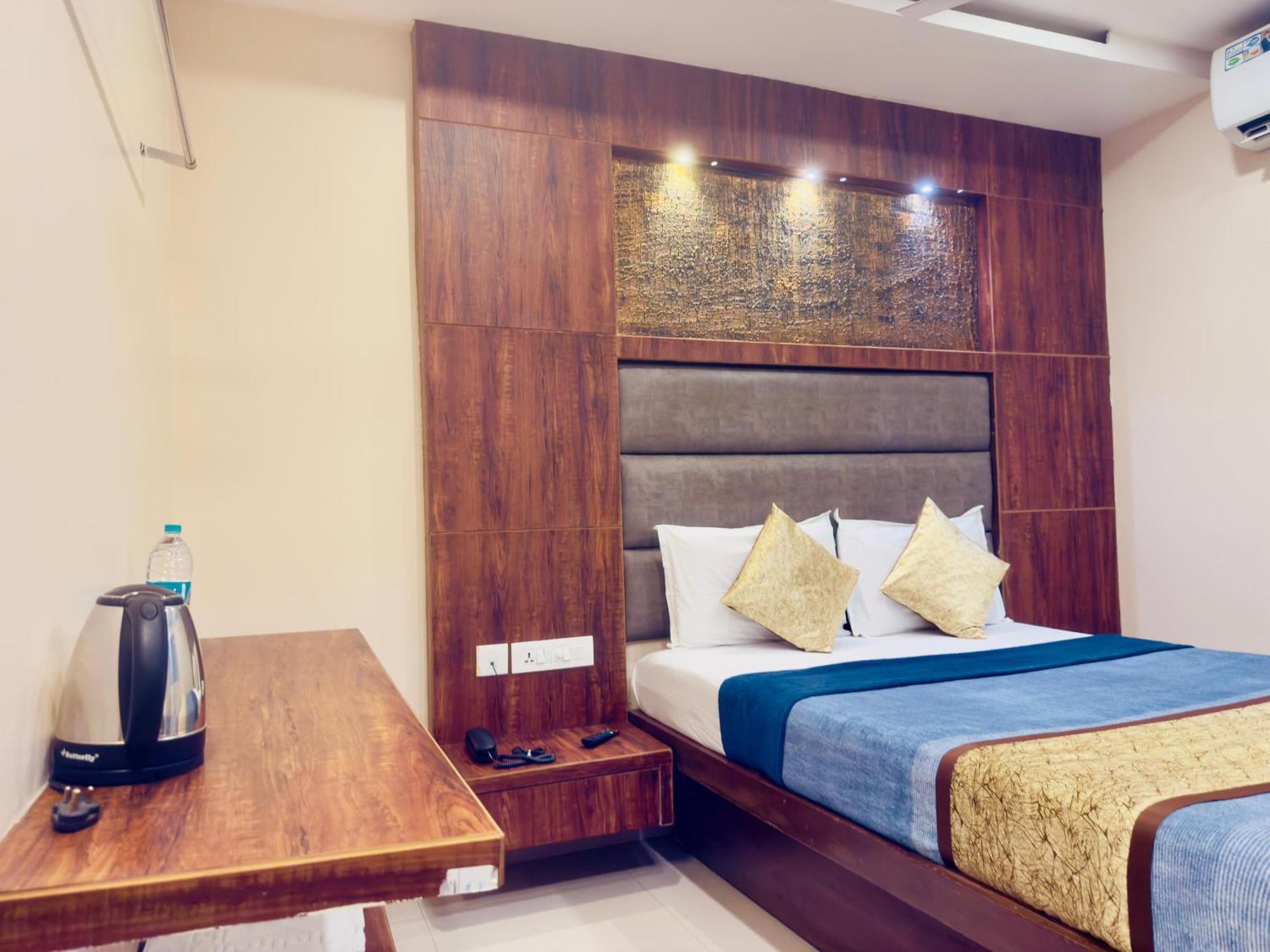 The Hydel Park - Business Class - Near Railway Station Hotel